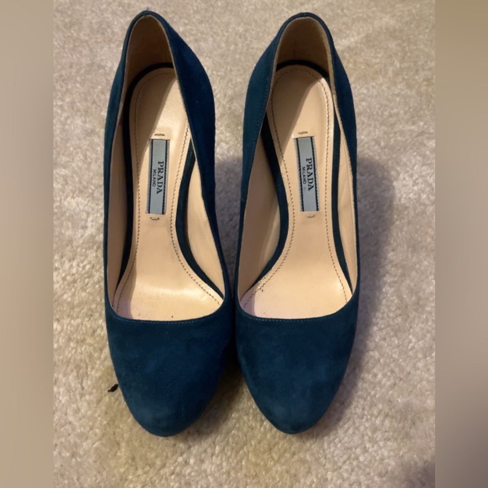 Suede pumps
